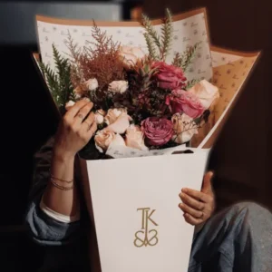 Tropical Elegance Flower Bouquet – Exotic Roses & Pineapple