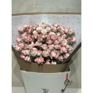Mini flower bouquet with pink and white baby roses
