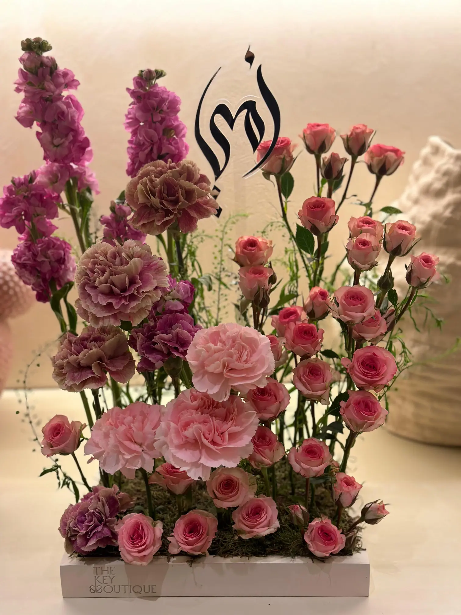Mother… An Icon of Love & Elegance Description EN A luxurious pink floral arrangement crafted to honor a mother’s grace and timeless beauty. An elegant expression of love, designed for Mother’s Day and moments that deserve nothing less than perfection.